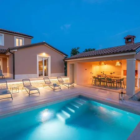 Villa Sentiero 別荘 パジン